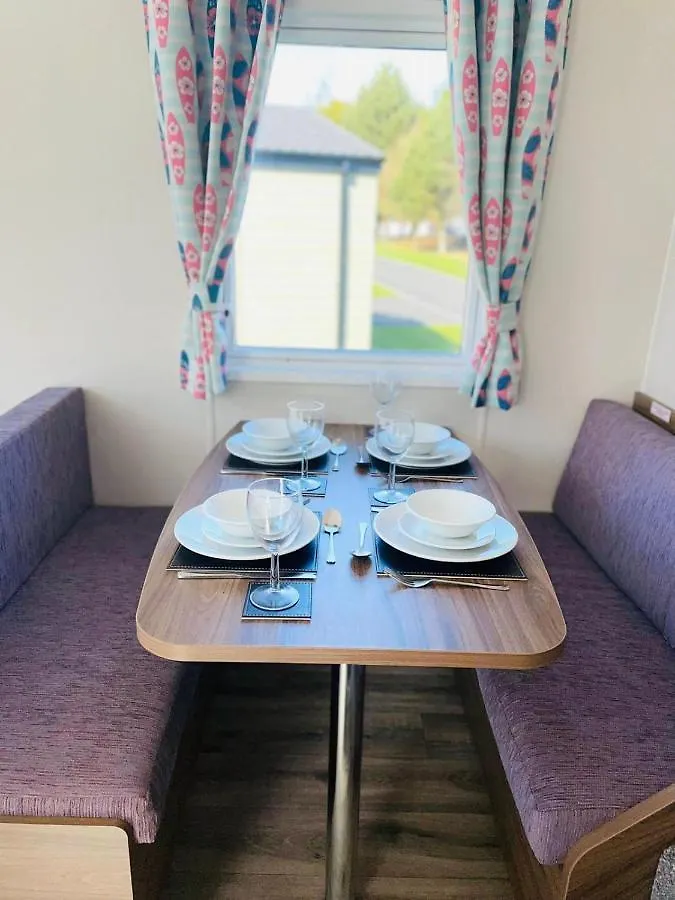 The Hideaway Lodge With Hot Tub York Holiday home