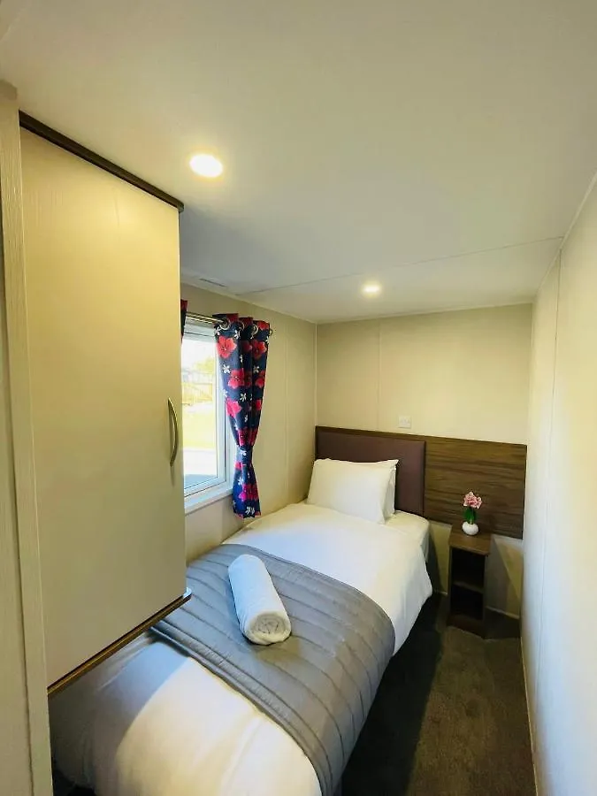 The Hideaway Lodge With Hot Tub York Holiday home